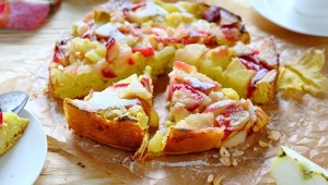 Babcine ciasto z dużą ilością jabłek to prawdziwy rarytas 