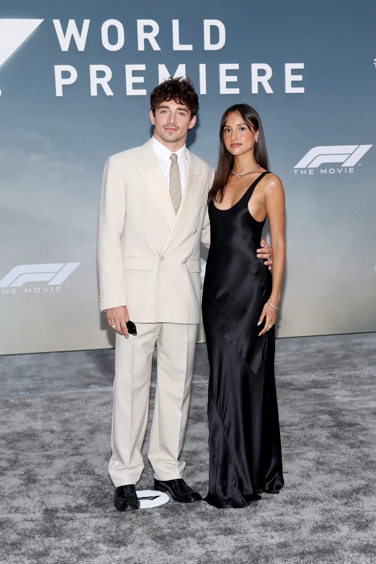 Charles Leclerc i Alexandra Saint Mleux na premierze filmu "F1" Charles Leclerc i Alexandra Saint Mleux na premierze filmu "F1"