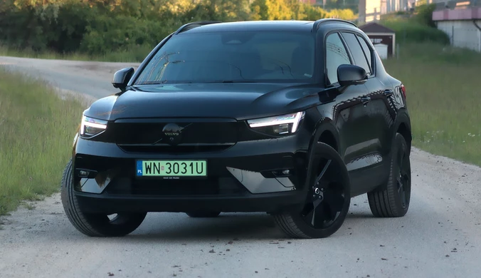 Volvo EX40 ma dobrze znany wygląd
