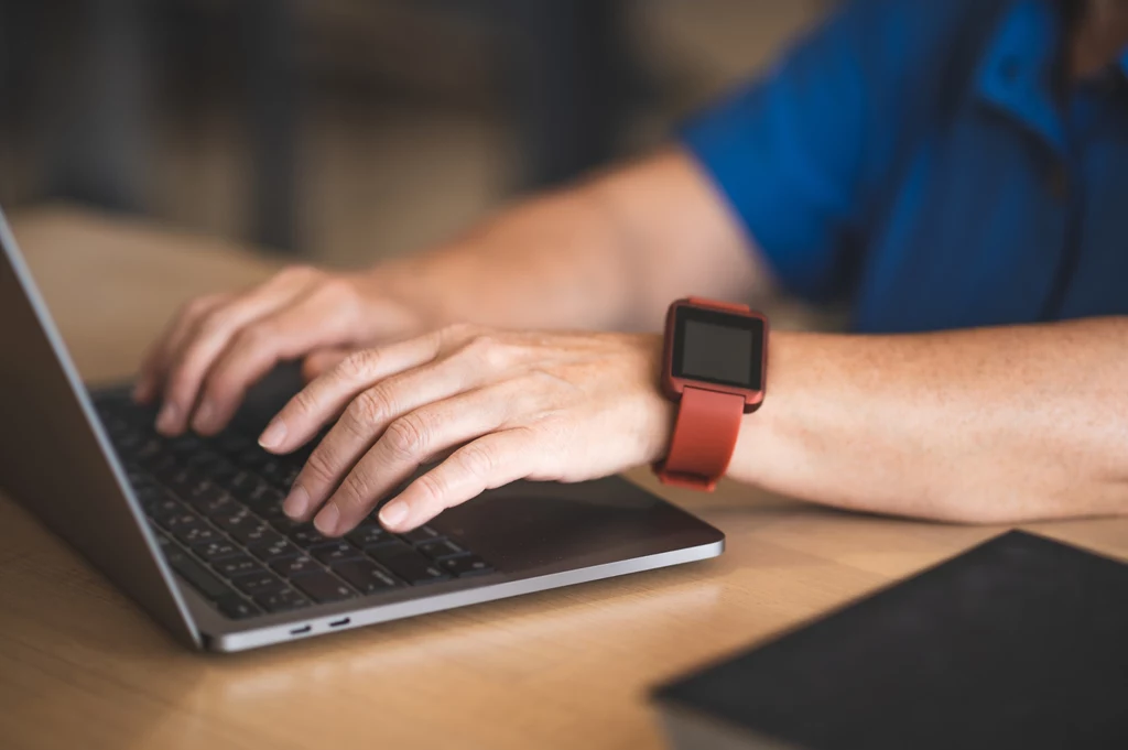 Smartwatch szpiegiem? Nawet komputer offline może wysyłać dane Smartwatch szpiegiem? Nawet komputer offline może wysyłać dane