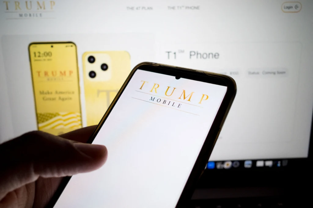 Donald Trump ogłasza złote smartfony. Najpewniej przyjadą z Chin