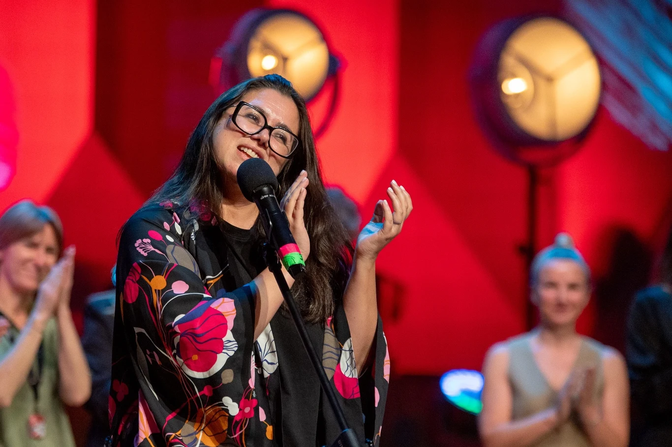 Ania Serdiukow - dyrektorka programowa festiwalu "Młodzi i Film" podczas finałowej gali / fot. Młodzi i Film