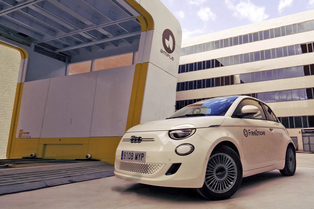 Fiat 500e z wymiennym akumulatorem wjeżdża na ulice Madrytu. Fiat 500e z wymiennym akumulatorem wjeżdża na ulice Madrytu.