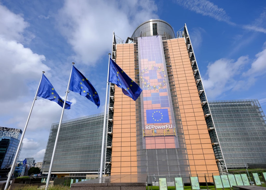 Komisja Europejska złożyła serię pozwów przeciwko Polsce Komisja Europejska złożyła serię pozwów przeciwko Polsce