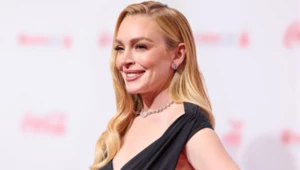 Upadła bardzo nisko i zdołała się podnieść z klasą. Lindsay Lohan znalazła spokój i wraca na ekrany