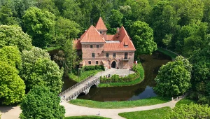 W tym bajkowym zamku można spotkać Białą Damę. Nie każdy wie, gdzie jest