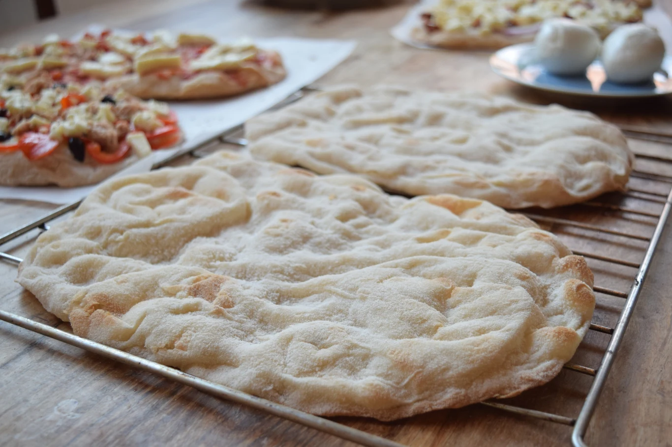 Chrupiąca i pyszna pinsa - idelana na szybki obiad lub kolację 