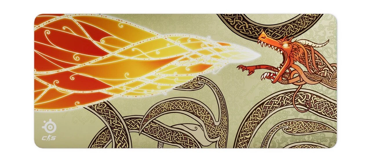 Smok ziejący ogniem, otoczony ozdobnymi wzorami inspirowanymi motywami celtyckimi, na jasnym tle.