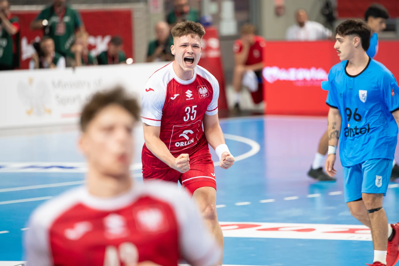 Jakub Wielgucki cieszy się po udanej akcji