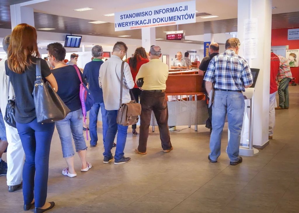 Przygotowana przez ministerstwo nowelizacja przewiduje między innymi możliwość składania wniosku o rejestrację pojazdu online Przygotowana przez ministerstwo nowelizacja przewiduje między innymi możliwość składania wniosku o rejestrację pojazdu online