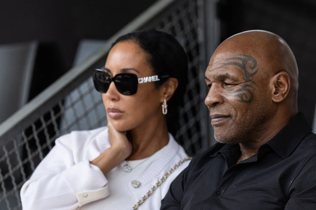 Mike Tyson i jego żona Lakiha Spicer na meczu Coco Gauff w Berlinie Mike Tyson i jego żona Lakiha Spicer na meczu Coco Gauff w Berlinie