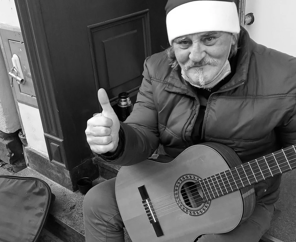 Janusz Łakomiec był gitarzystą grupy Mech Janusz Łakomiec był gitarzystą grupy Mech
