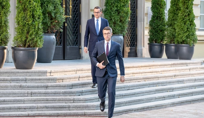 Piotr Muller i Mateusz Morawiecki przed konferencją prasową, wrzesień 2022