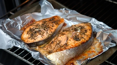 Ryba z piekarnika wychodzi sucha? Zastosuj prosty trik, a od dziś zawsze będzie soczysta