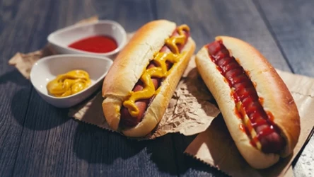 Islandzki kult hot-doga. Czym są pylsur i dlaczego uchodzą za najlepsze na świecie?