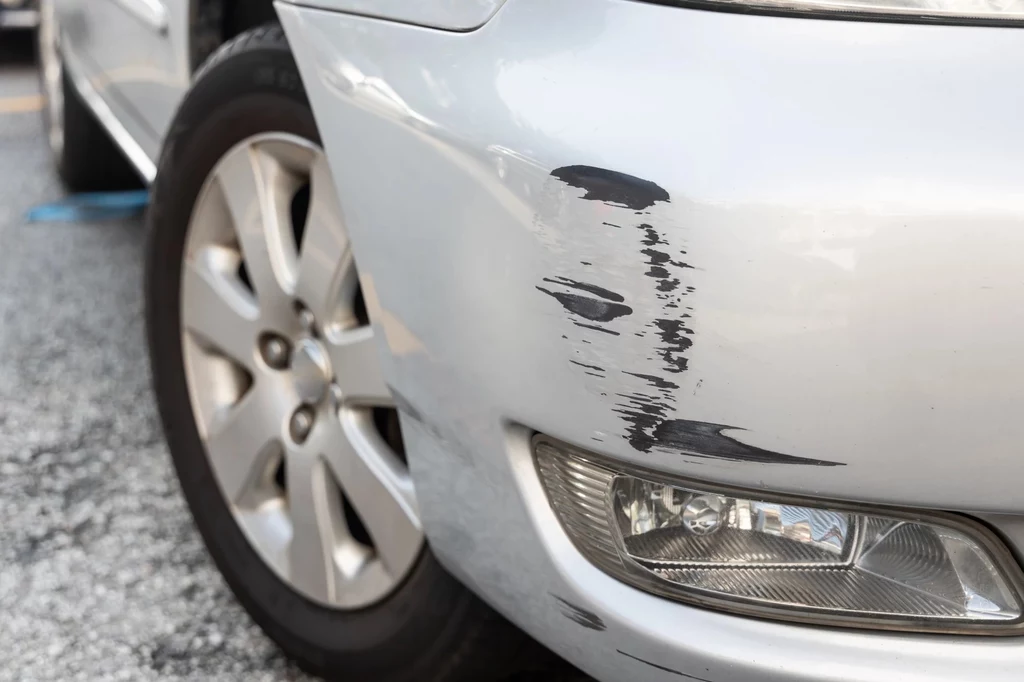 Czy AC pokrywa koszty naprawy, gdy ktoś zarysuje mi auto na parkingu? Czy AC pokrywa koszty naprawy, gdy ktoś zarysuje mi auto na parkingu?