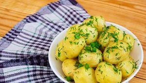Młode ziemniaki jak z najlepszej restauracji –tak gotują najlepsi kucharze