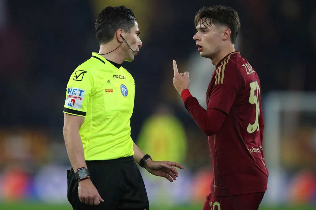 Starcia Nicoli Zalewskiego z arbitrem podczas meczu Coppa Italia Starcia Nicoli Zalewskiego z arbitrem podczas meczu Coppa Italia