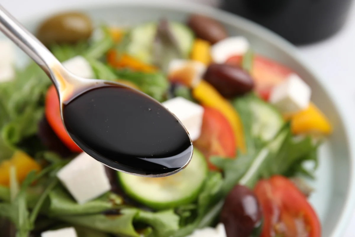 Polej nim sałatkę lub rozpuść w wodzie i wypij. Efekty będą zaskakujące Polej nim sałatkę lub rozpuść w wodzie i wypij. Efekty będą zaskakujące