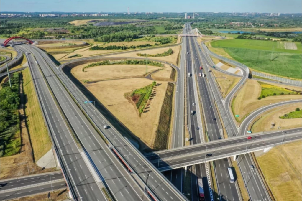 Największy węzeł drogowy w Europie znajduje się w Polsce. Największy węzeł drogowy w Europie znajduje się w Polsce.
