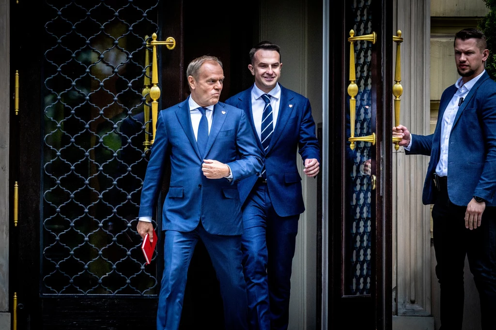 Premier Donald Tusk i rzecznik rządu Adam Szłapka Premier Donald Tusk i rzecznik rządu Adam Szłapka