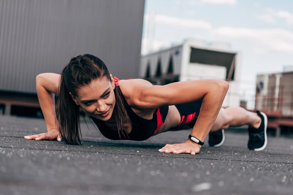 Kosmetyki Ziaja Sport wzmacniają naturalną barierę ochronną skóry, zatrzymując wodę w jej głębszych warstwach Kosmetyki Ziaja Sport wzmacniają naturalną barierę ochronną skóry, zatrzymując wodę w jej głębszych warstwach
