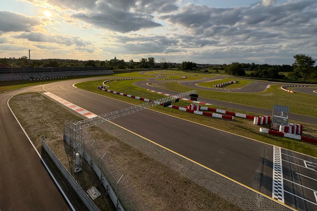 Wielkie otwarcie Autodromu Biłgoraj już w piątek. To najnowocześniejszy obiekt w Polsce. Wielkie otwarcie Autodromu Biłgoraj już w piątek. To najnowocześniejszy obiekt w Polsce.