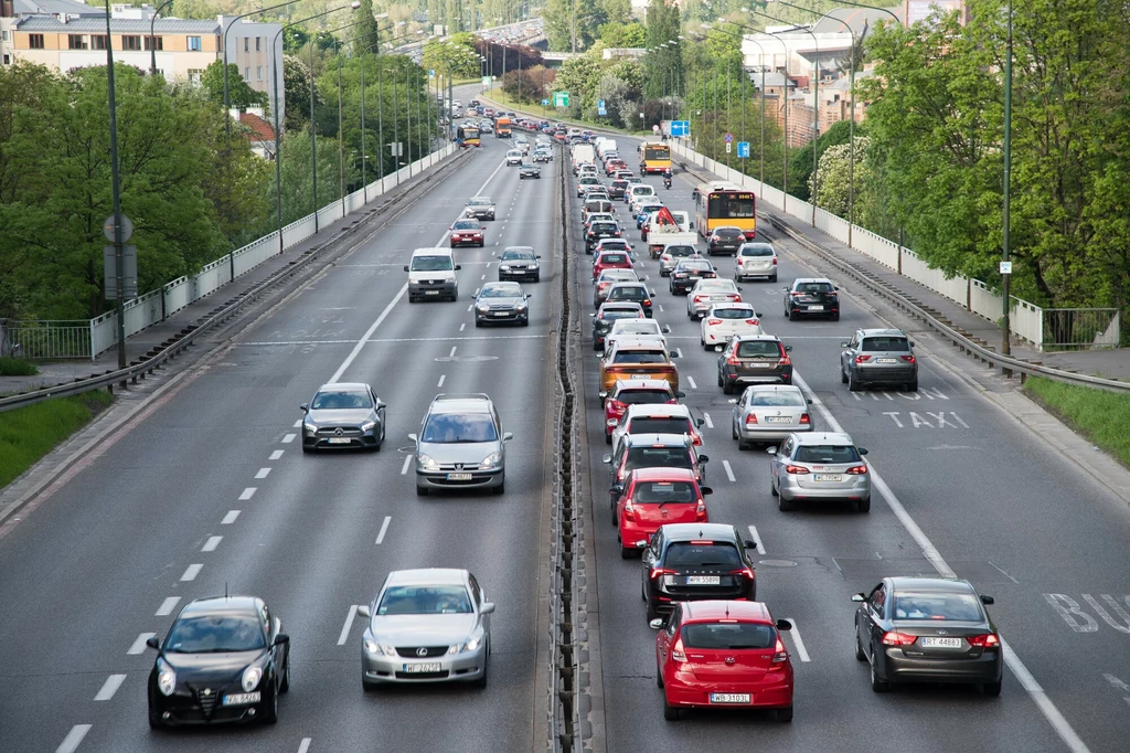 Auta elektryczne nie stracą możliwości jazdy po buspasach? Auta elektryczne nie stracą możliwości jazdy po buspasach?