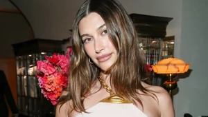 Hailey Bieber lansuje letni look. Jeden element stylizacji skradł show