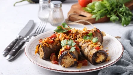 Niewielka porcja roladek z bakłażana nasyci na długie godziny