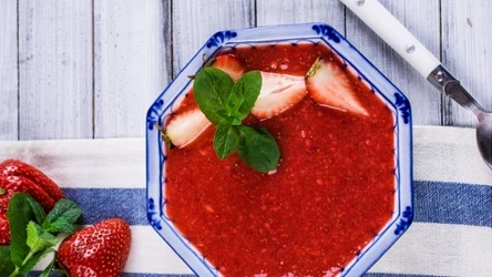 Pyszna zupa ze świeżych truskawek