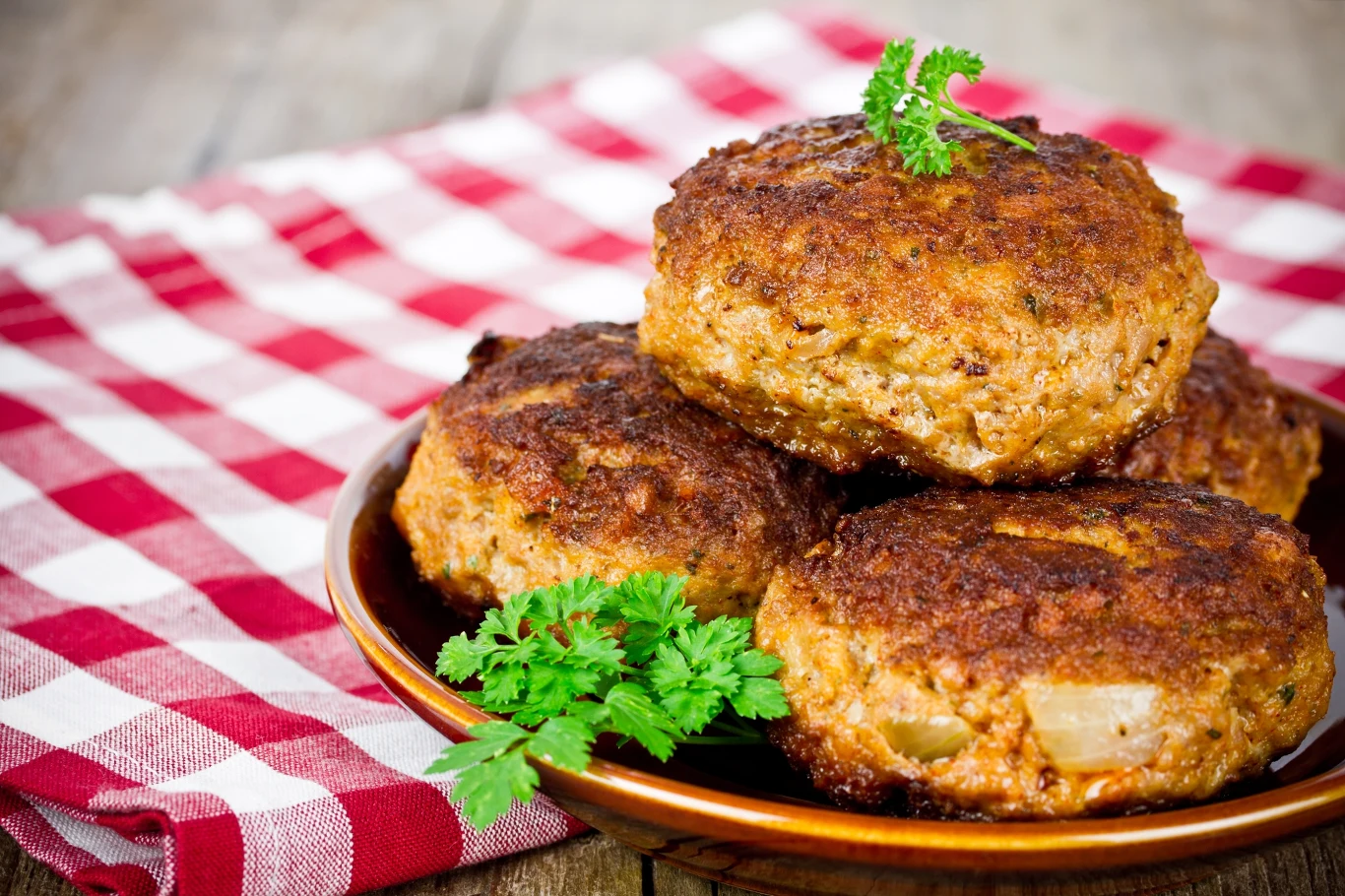 Kotlety mielone po śląsku nie mają sobie równych. Kotlety mielone po śląsku nie mają sobie równych.