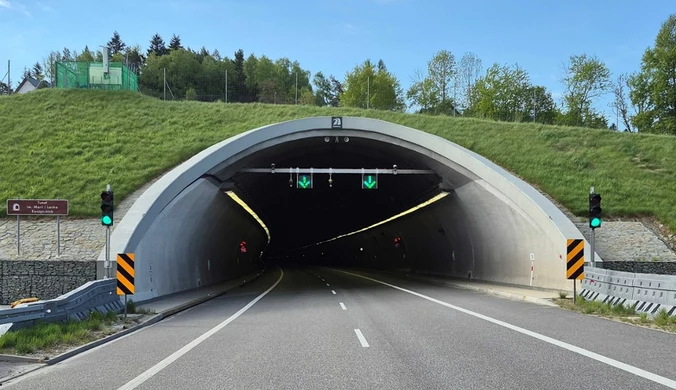 Tunel pod Luboniem Małym nigdy nie był tak obciążony ruchem. W niedzielę 23 czerwca przez ten fragment Zakopianki przejechało niemal 46 tysięcy pojazdów.