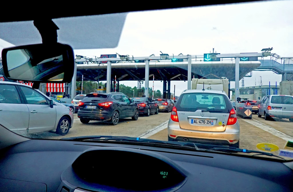 Nowy sposób opłaty za autostrady we Francji. Nowy sposób opłaty za autostrady we Francji.