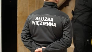 Matka na pogrzebie dziecka w kajdankach. Służba Więzienna wydała komunikat