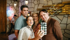 Kadr z filmu "Teściowie 3": Maja Ostaszewska, Iza Kuna, Marcin Dorociński i Adam Woronowicz / Next Film