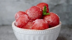 Niewiele osób wie, czy można jeść skórkę arbuza. Okazuje się, że ma korzystne właściwości.