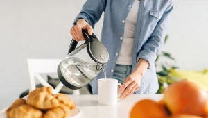 Pij przed śniadaniem, na ciepło.Trawienie się polepszy, a ty schudniesz