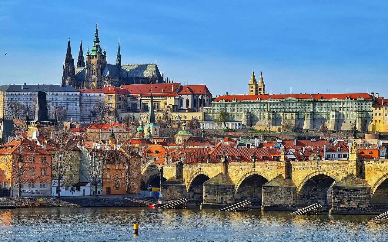 Kompleks Zamku Praskiego z dominującą sylwetką katedry św. Wita