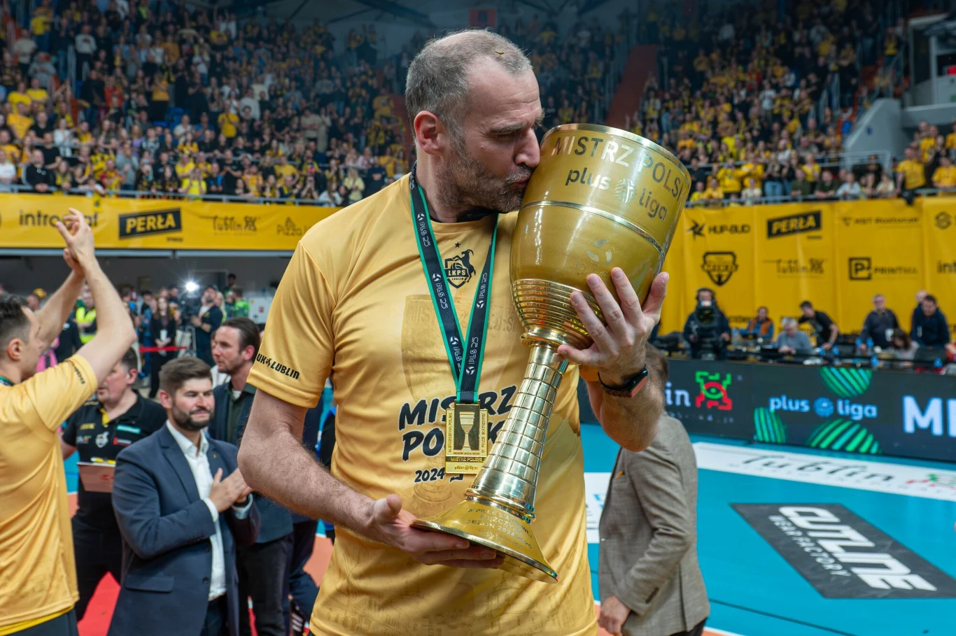 Massimo Botti z trofeum za mistrzostwo Polski, 10.05.2025 r.