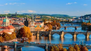 Najpiękniejsza z europejskich stolic kusi niskimi cenami. Dojedziesz pociągiem bez przesiadek [halo tu wakacje]