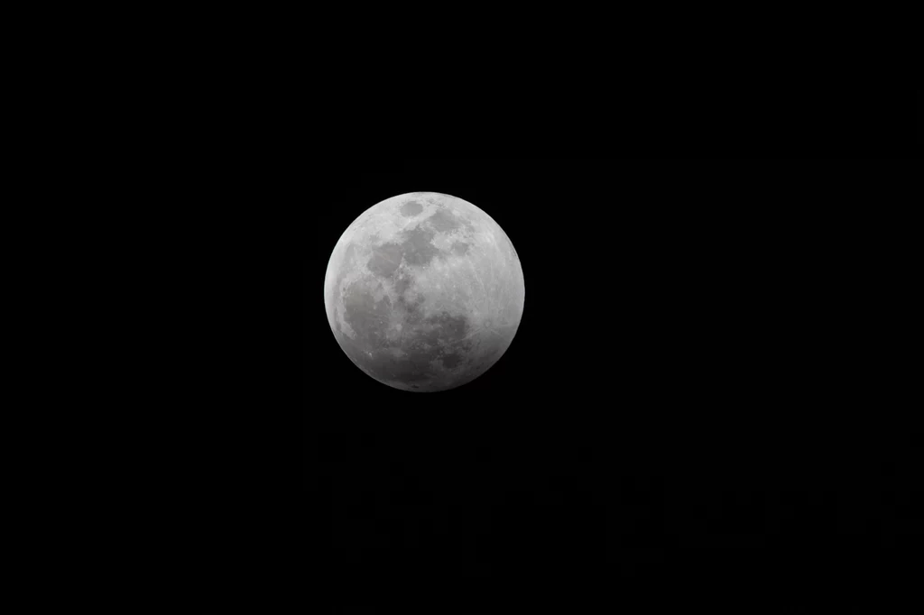 Asteroida 2024 YR4 może zderzyć się z Księżycem. Co to znaczy dla Ziemi?