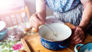 Seniorzy powinni zajadać o poranku. Wzmocni kości i łatwo je przygotować 