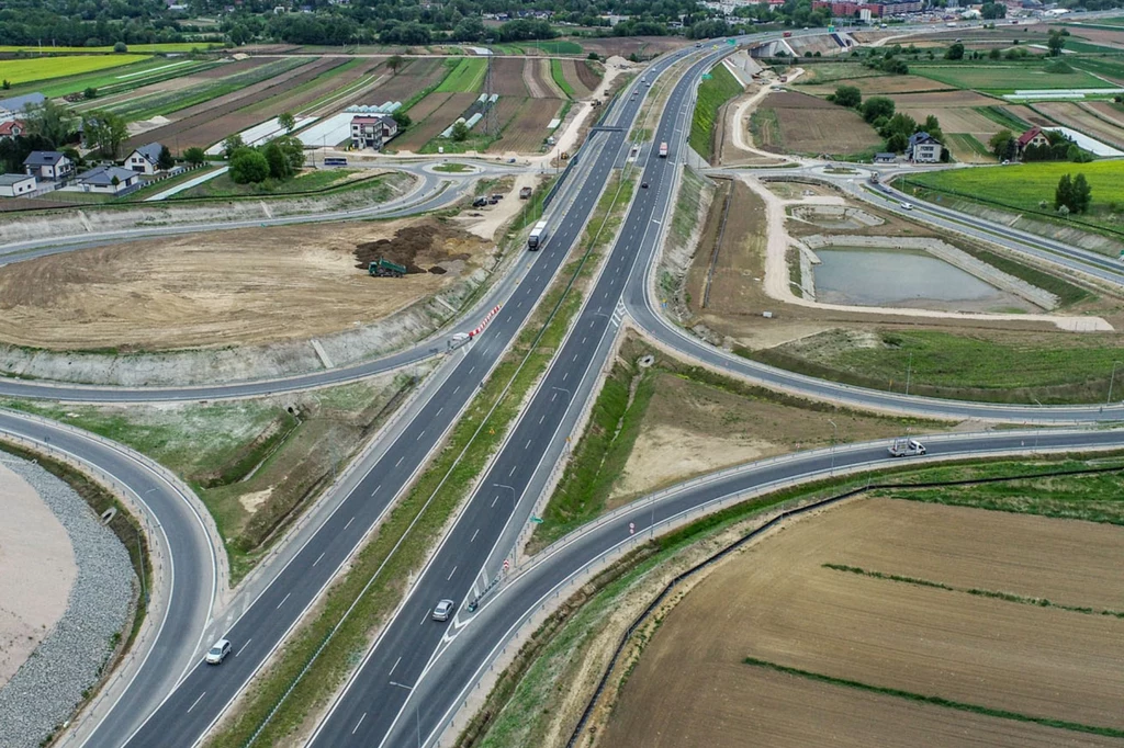 Problem z nawierzchnią na S7. Prace naprawcze ruszą niebawem Problem z nawierzchnią na S7. Prace naprawcze ruszą niebawem