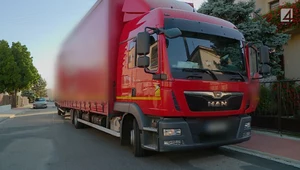 Kierowca ciężarówki uszkodził inne auto, ale potem zachował się wzorowo