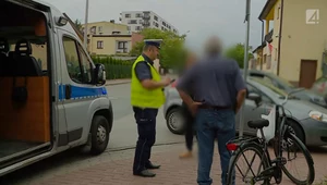 Pijany rowerzysta z premedytacją uderzył w stojący samochód