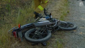 Motorowerzysta wjechał czołowo w osobówkę. Wcześniej coś wypił