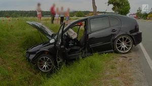 Wypadek podczas wyprzedzania skręcającego auta