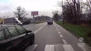 Wyprzedził autobus i zahamował. Według policji nie jest winny kolizji!