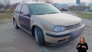 Chciał wyprzedzić inne auto pasem do skrętu w lewo. Prawie się udało